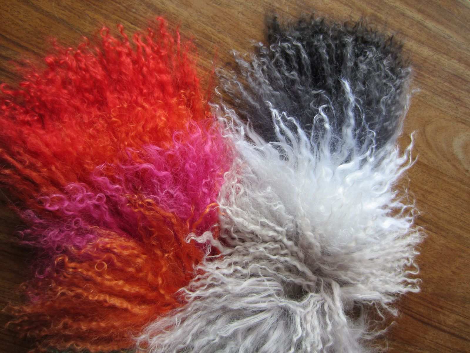 tibetlammfell-sitzauflage-stuhlkissen-lammfell-alle-farben-web(1)